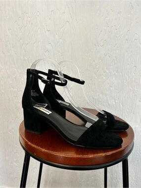 STEVE MADDEN Irenee Black Suede Sandal Sz 8 Low Heel Event Wedding Party
